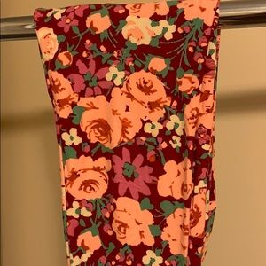 LuLaRoe Tall & Curvy leggings